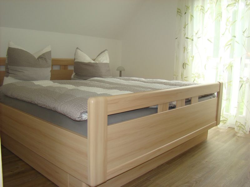 Schlafzimmer 1